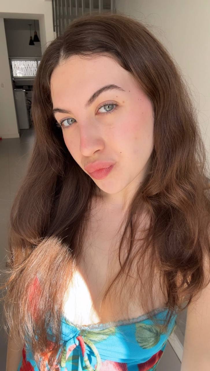 Nude girl Amber in Port-of-Spain