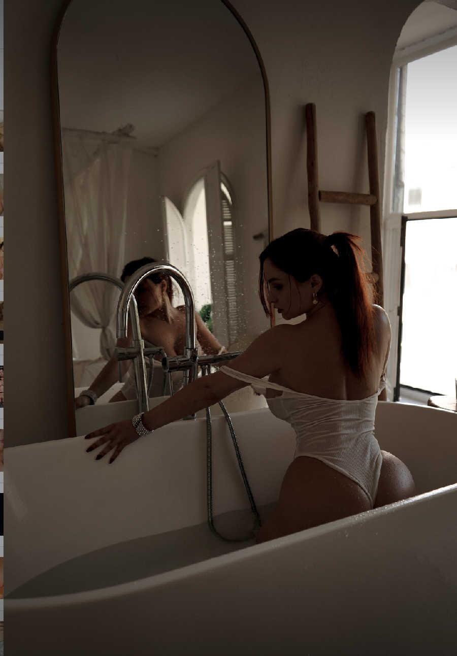 A playful frame from Miranda Faith nude — online in Port-of-Spain