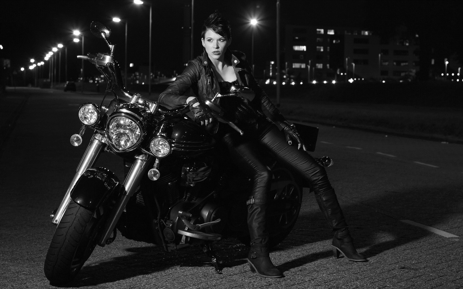 Photo Beautiful girls and motorcycles in Port-of-Spain