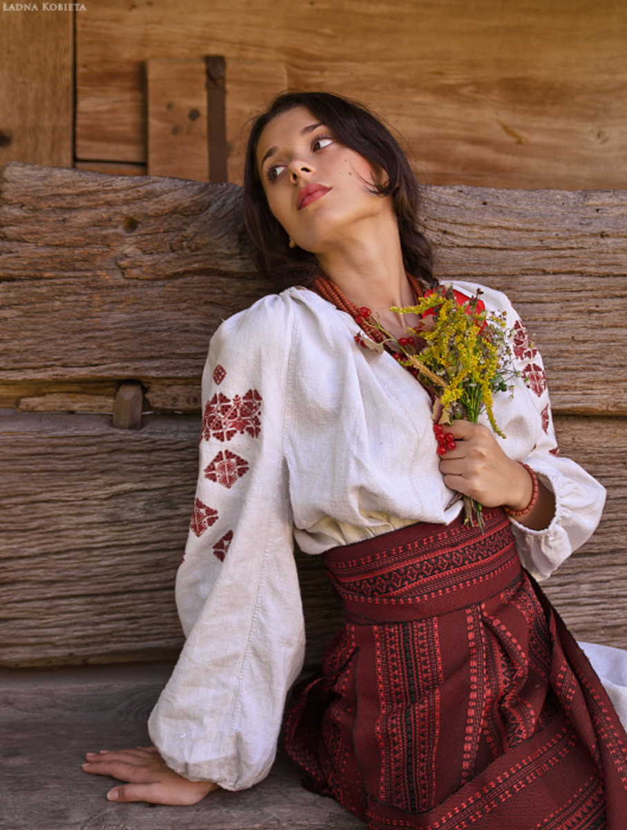 Girls in Slavic costumes in Port-of-Spain