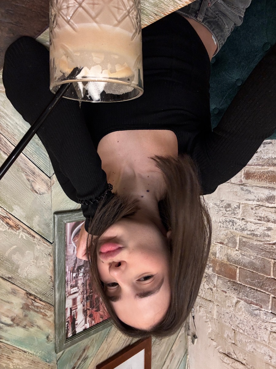 Fresh photos, fresh mood — Tina online in Port-of-Spain